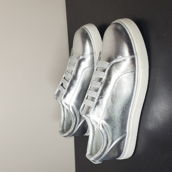 Kenneth Cole Reaction Silver White Sneakers Modern Style - Picture 7 of 10